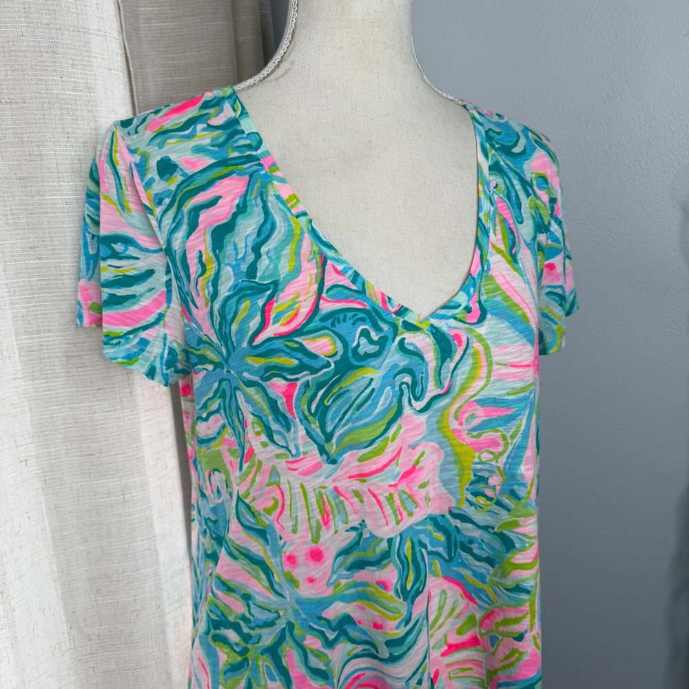 Lilly‎ Pulitzer Etta V Neck T Shirt Short Sleeve One in a Melon Pink Blue Medium - Picture 5 of 10